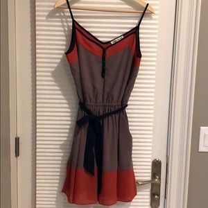 Tie-waist dress with pockets